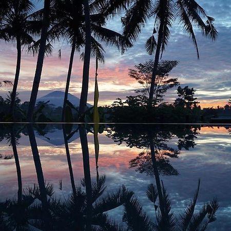 ซันตุน ลักชัวร ไพรเวต วิลลา Hotel อูบุด ภายนอก รูปภาพ
